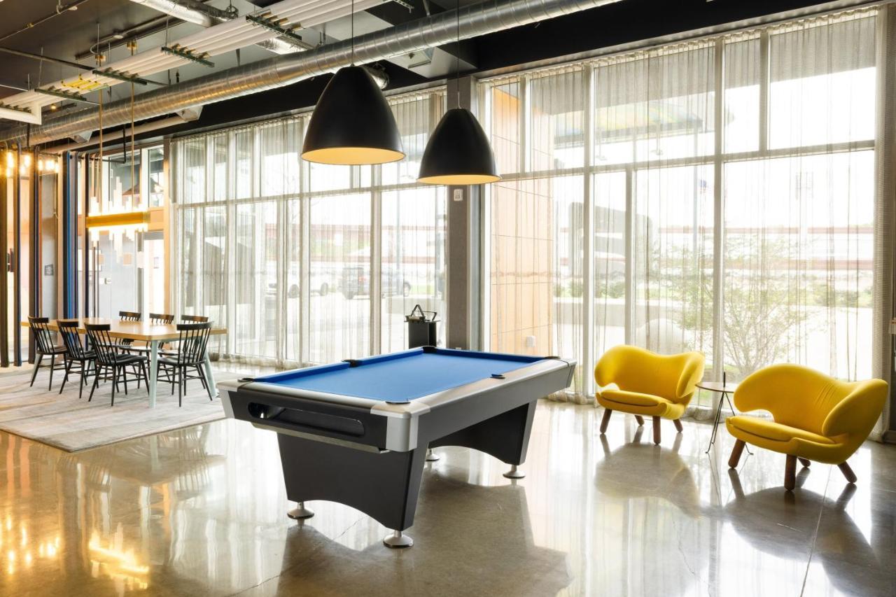 Отель Aloft Austin Airport Экстерьер фото