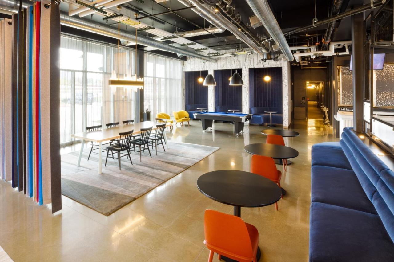Отель Aloft Austin Airport Экстерьер фото
