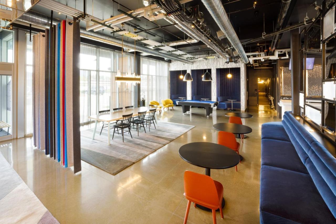 Отель Aloft Austin Airport Экстерьер фото