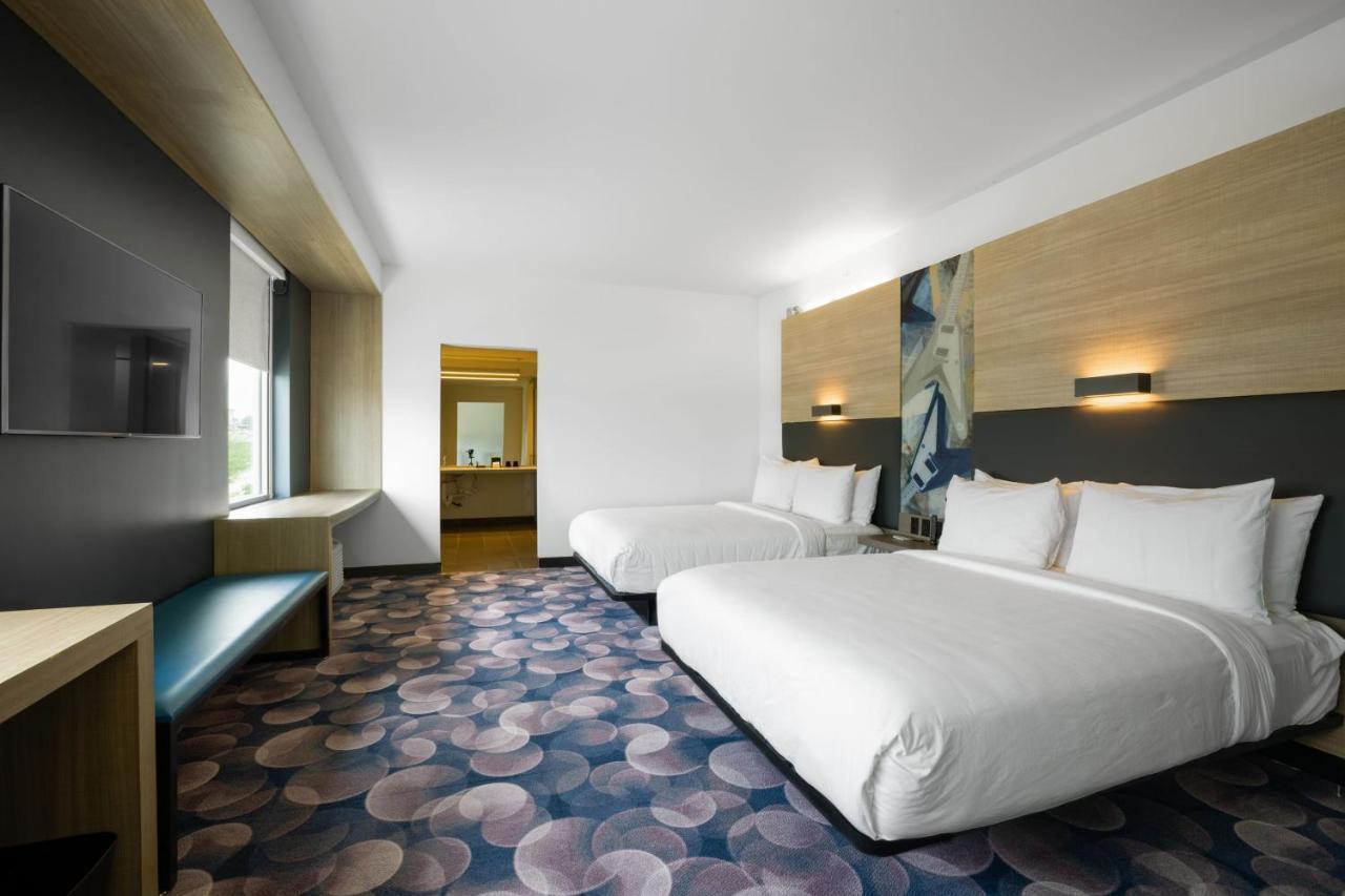 Отель Aloft Austin Airport Экстерьер фото