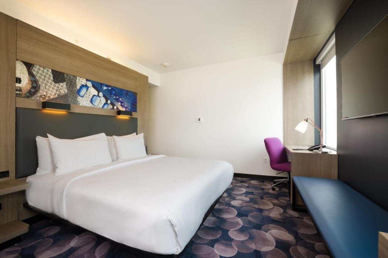 Отель Aloft Austin Airport Экстерьер фото