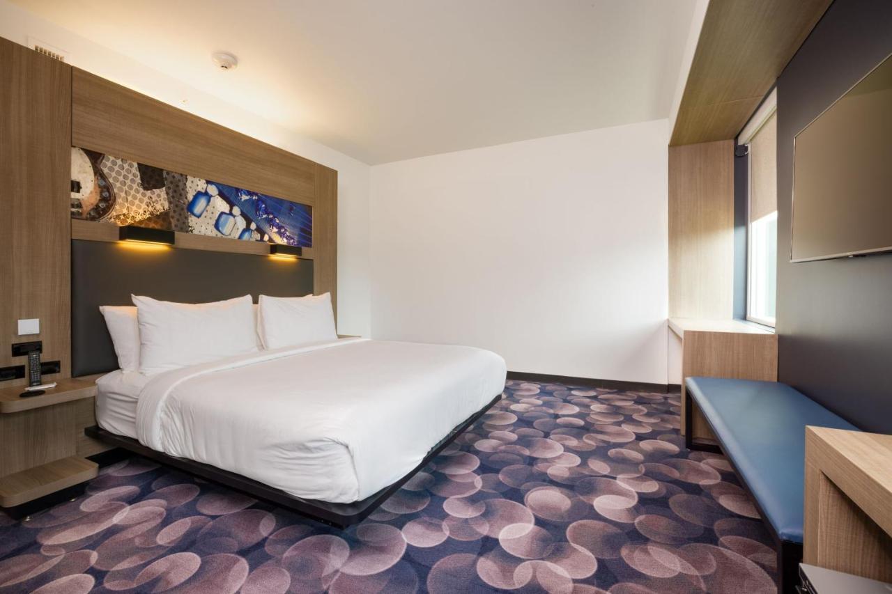 Отель Aloft Austin Airport Экстерьер фото