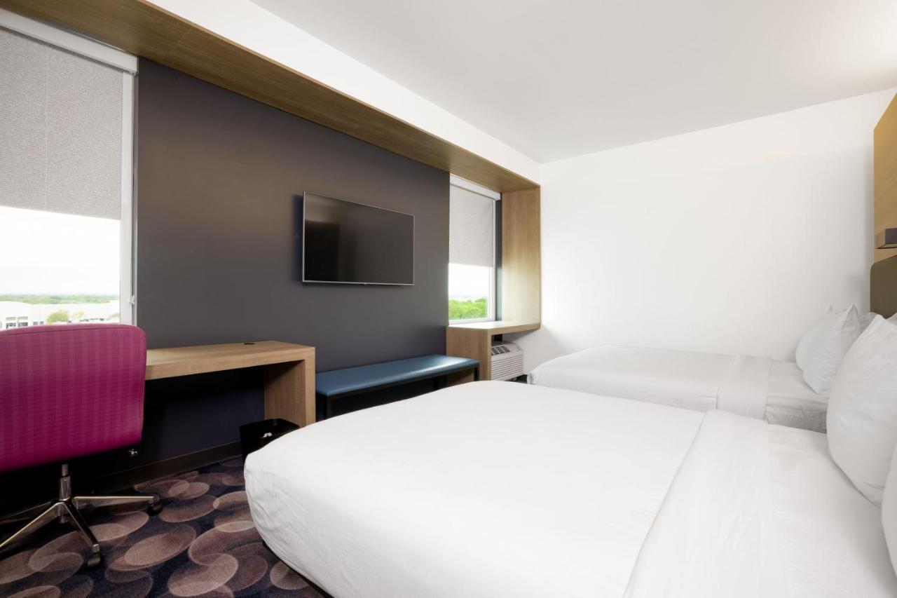 Отель Aloft Austin Airport Экстерьер фото
