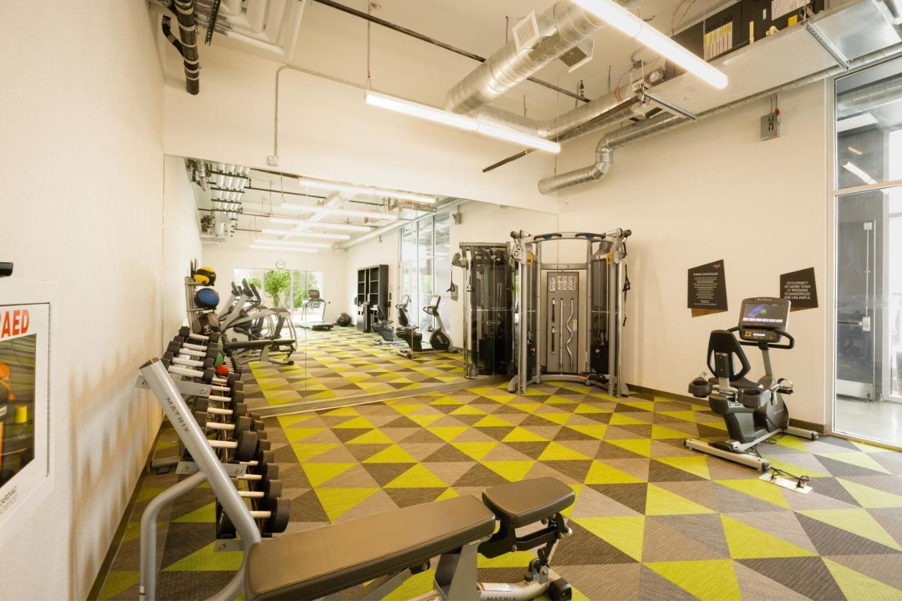 Отель Aloft Austin Airport Экстерьер фото