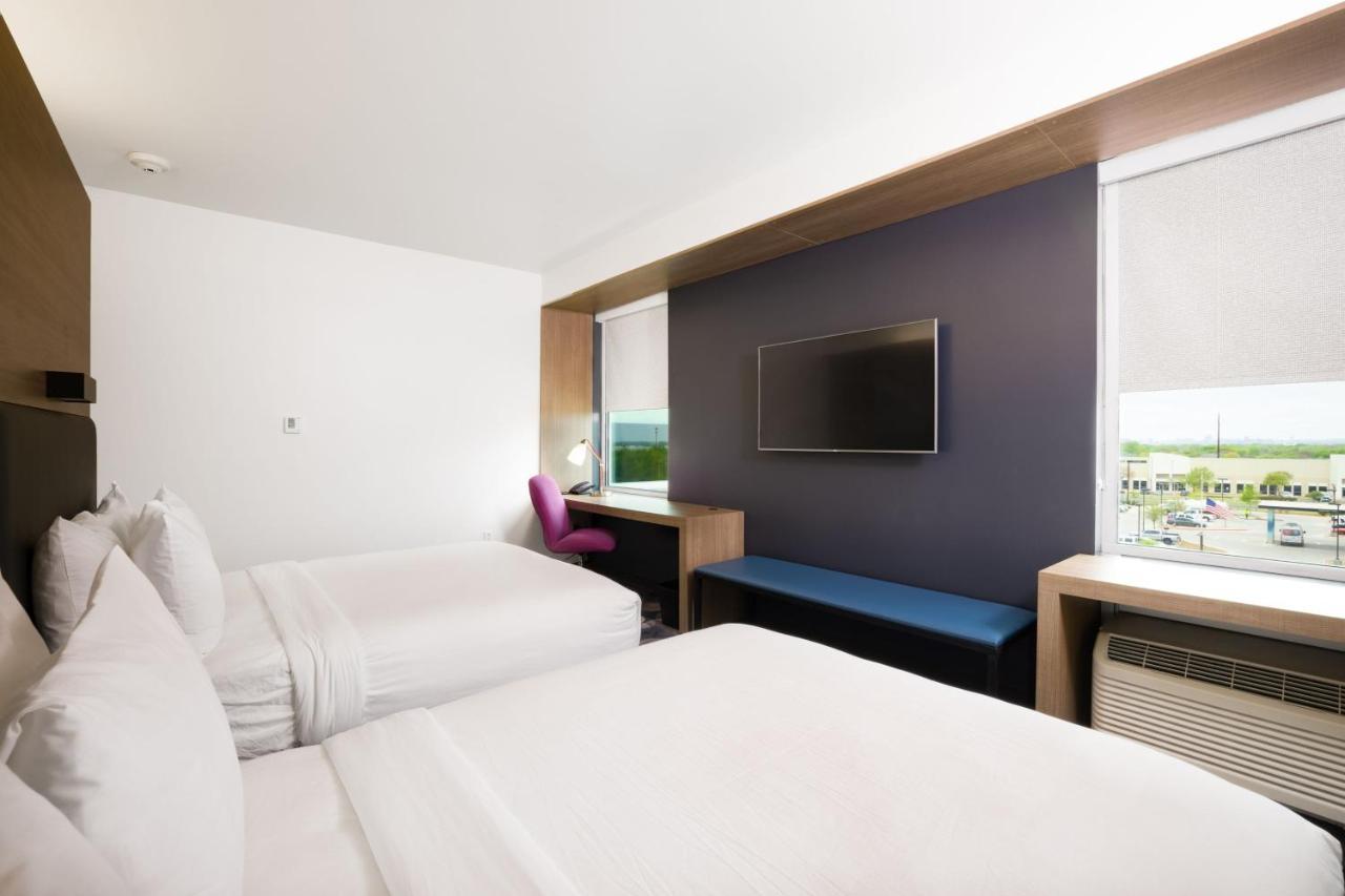 Отель Aloft Austin Airport Экстерьер фото