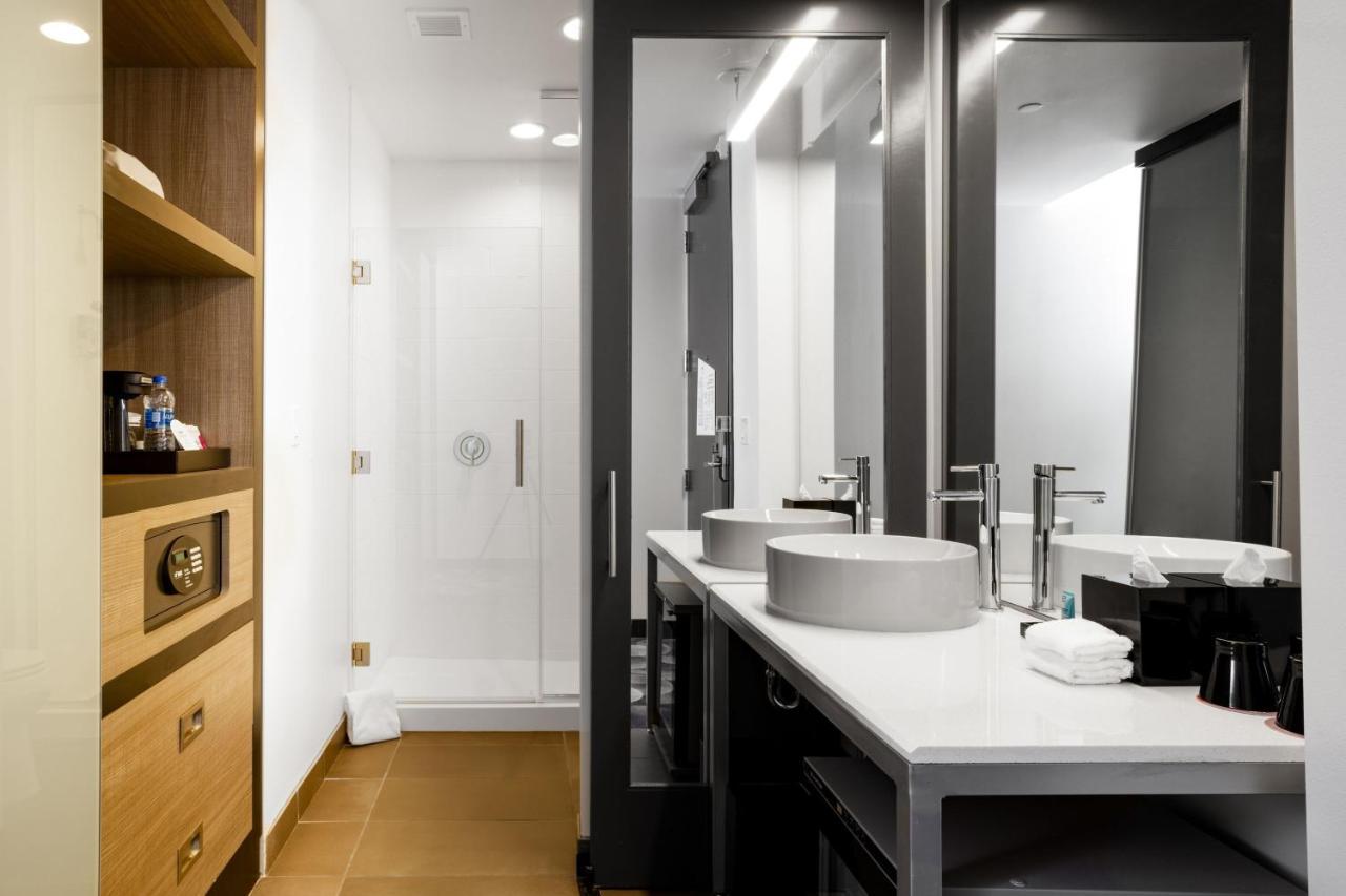 Отель Aloft Austin Airport Экстерьер фото