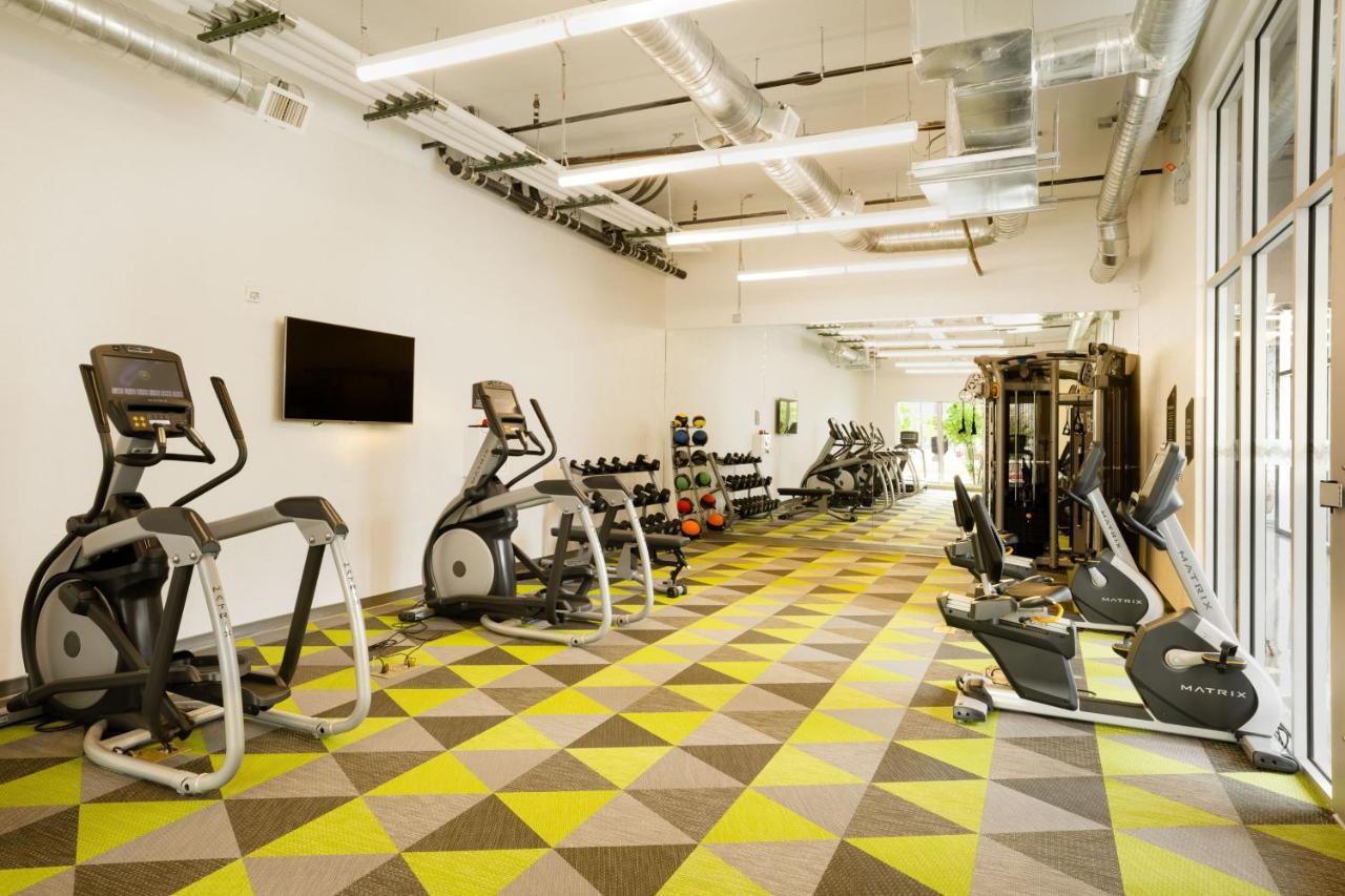 Отель Aloft Austin Airport Экстерьер фото